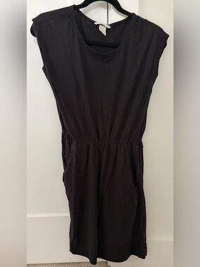 H&M Black Cap-Sleeve Midi Dress